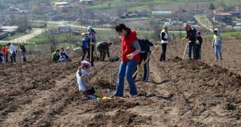 „Plantăm fapte bune în România” finalizează plantările de primăvară în județul Constanța
