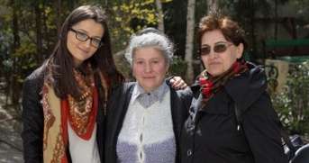 VISELE BĂTRÂNILOR: Despre generozitate și sacrificiu…cu „bunica celor trei nepoți”