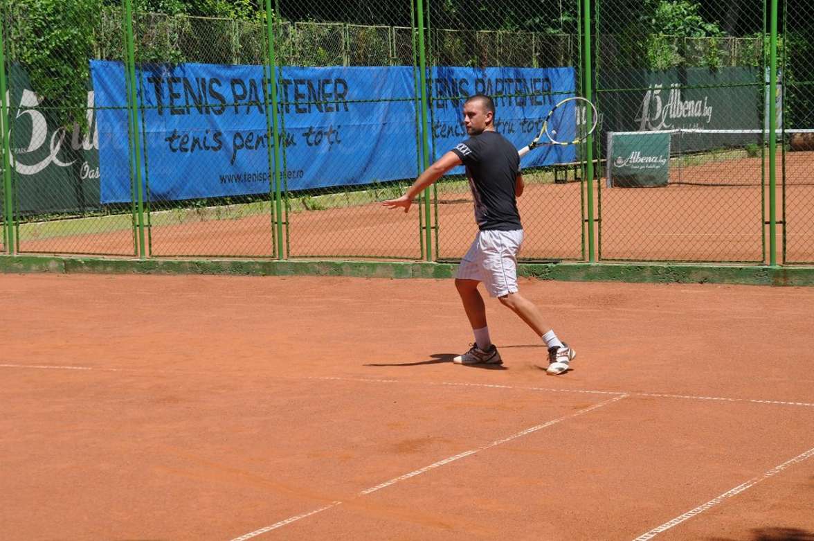 Few Lukewarm Minister Sezonul 8 al Tenis Partener, gata de lansare - Romania Pozitiva