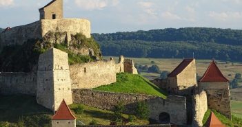 Cetăţi medievale şi biserici fortificate din Transilvania cetatile transilvaniei